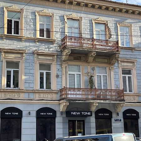 Lux Apartment In Zentrum Cernăuți Exterior foto