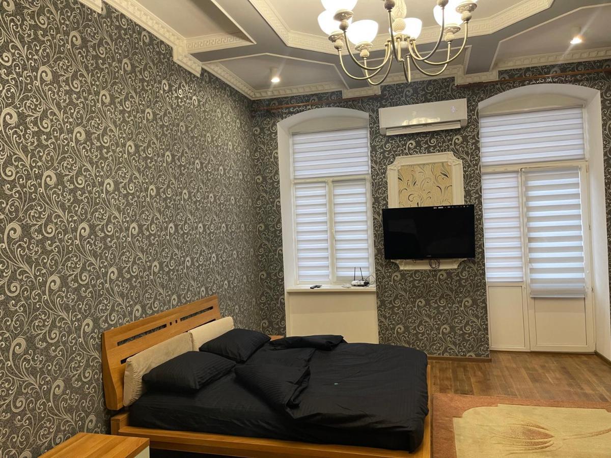 Lux Apartment In Zentrum Cernăuți Exterior foto